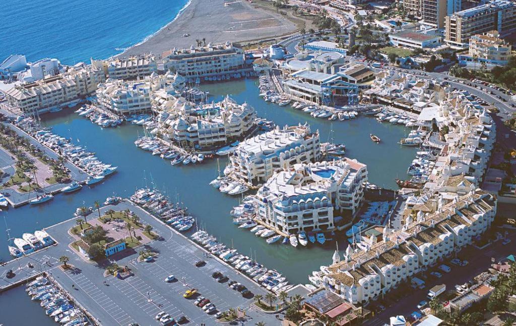 Cozy Corner 2 Bedroom Apartment On New Island Complex In Marina Harbour Benalmadena Exterior photo