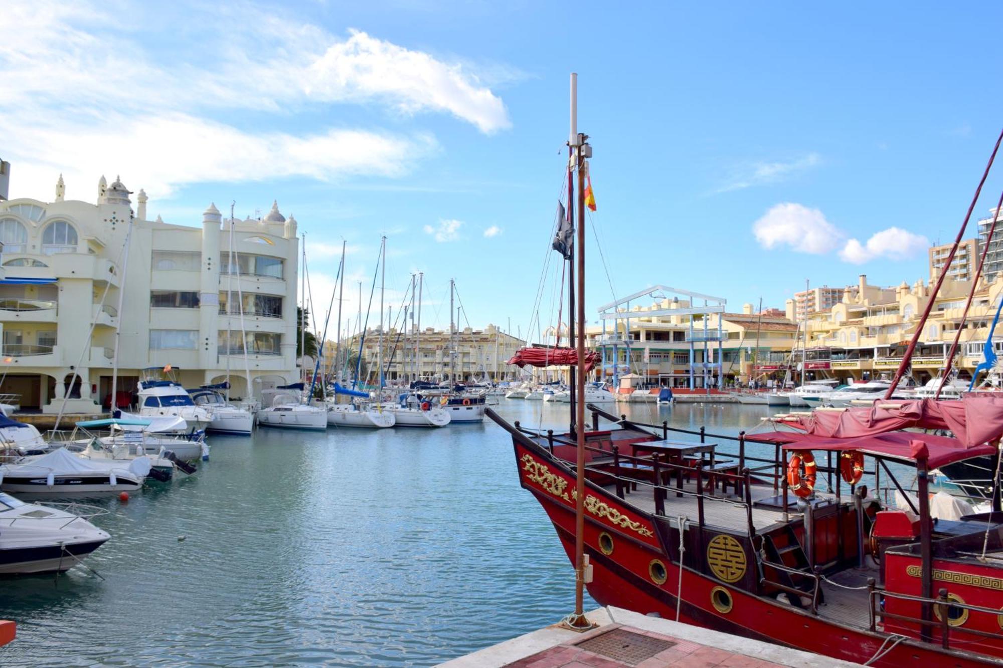 Cozy Corner 2 Bedroom Apartment On New Island Complex In Marina Harbour Benalmadena Exterior photo